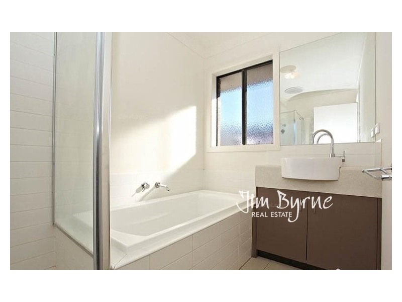 26 SUTHERLAND WAY, Drouin VIC 3818