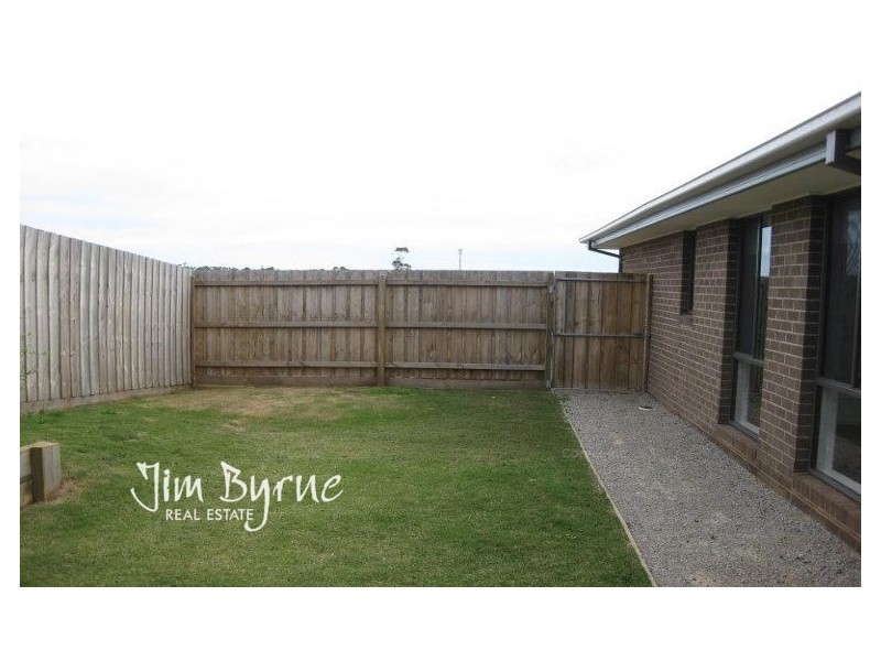 26 SUTHERLAND WAY, Drouin VIC 3818