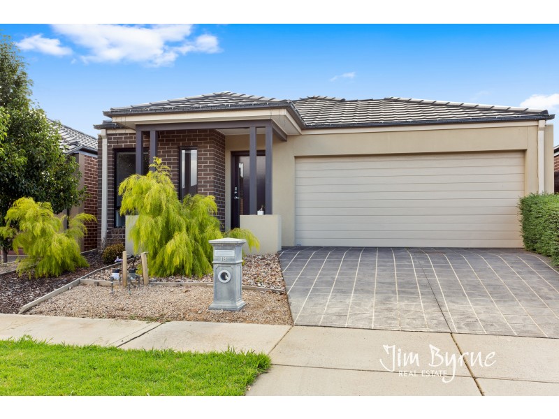 18 Connewara Crescent, Clyde North VIC 3978