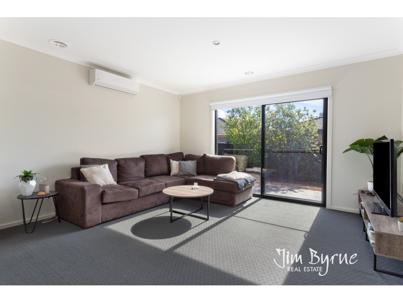 18 Connewara Crescent, Clyde North VIC 3978