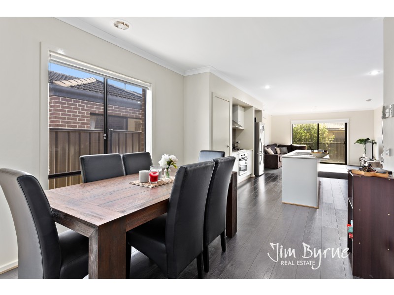 18 Connewara Crescent, Clyde North VIC 3978