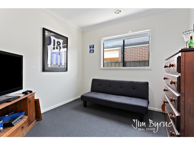 18 Connewara Crescent, Clyde North VIC 3978