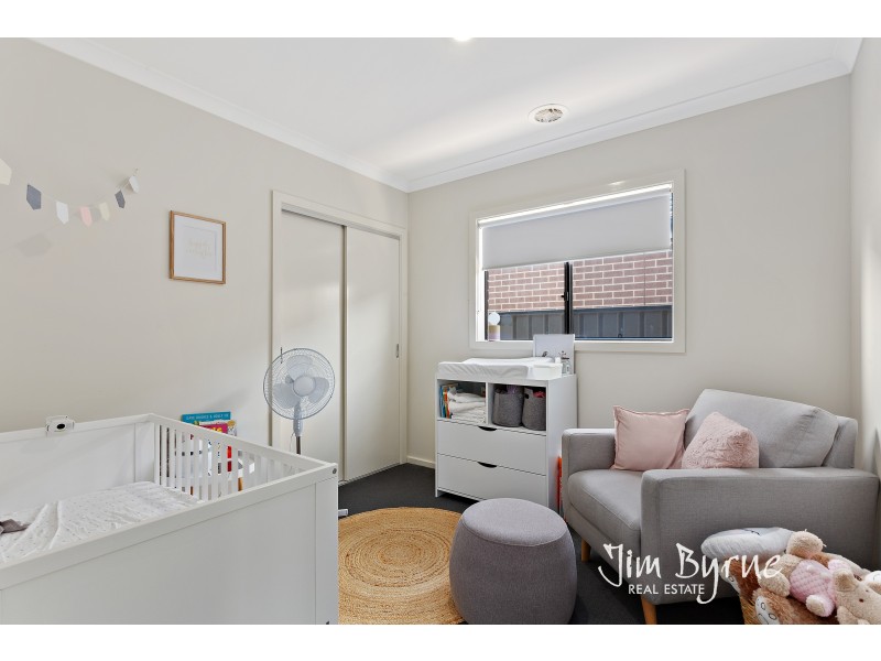 18 Connewara Crescent, Clyde North VIC 3978