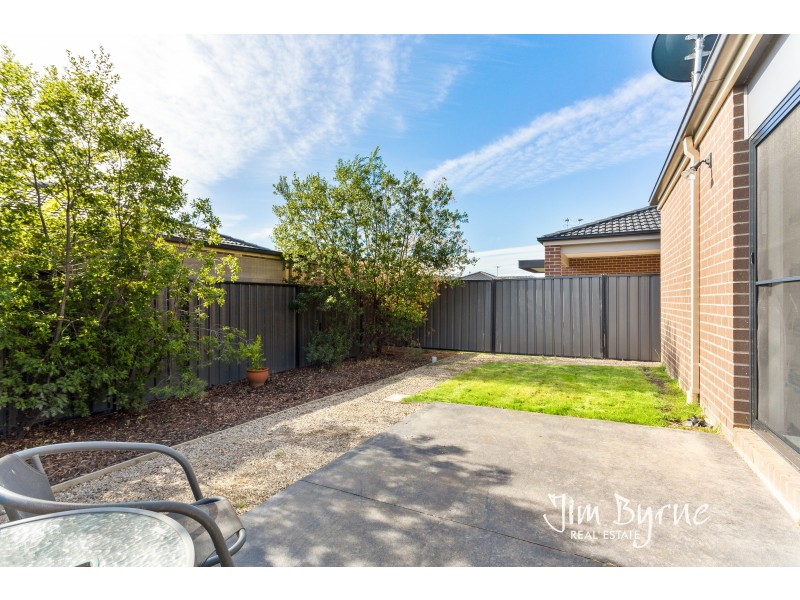 18 Connewara Crescent, Clyde North VIC 3978