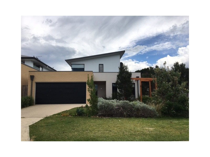 11 Pobblebonk Place, Cowes VIC 3922