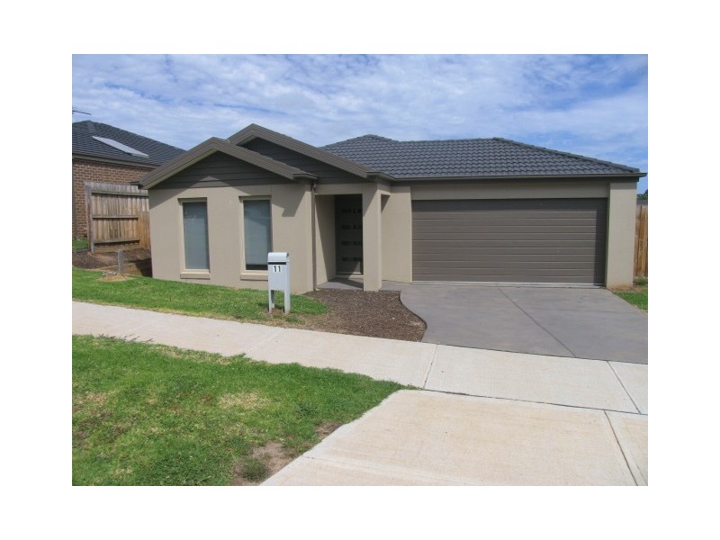 11 Rivendale Crescent, Drouin VIC 3818