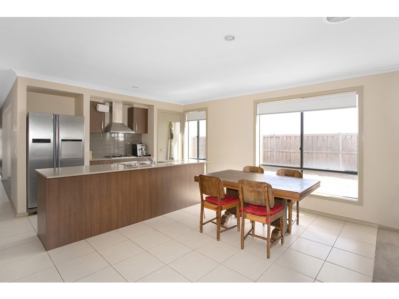 48 Alarah Boulevard, Cranbourne West VIC 3977