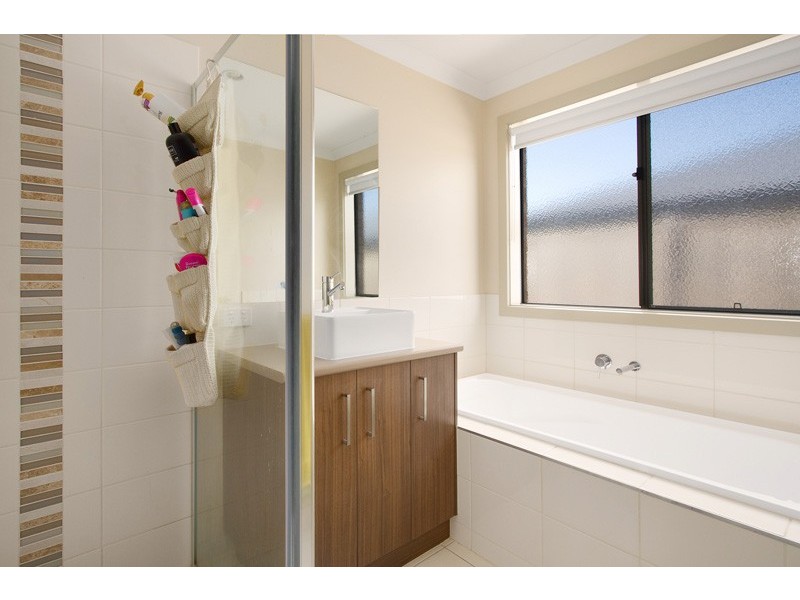 48 Alarah Boulevard, Cranbourne West VIC 3977