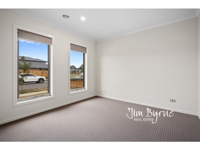 12 ALEXINE STREET, Officer VIC 3809