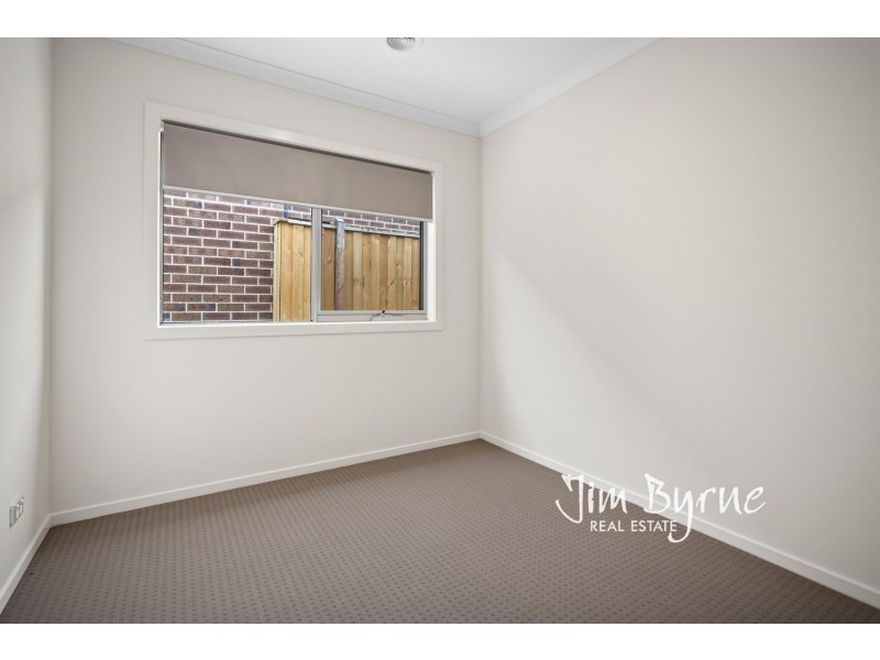 12 ALEXINE STREET, Officer VIC 3809