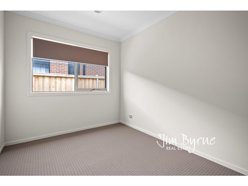 12 ALEXINE STREET, Officer VIC 3809