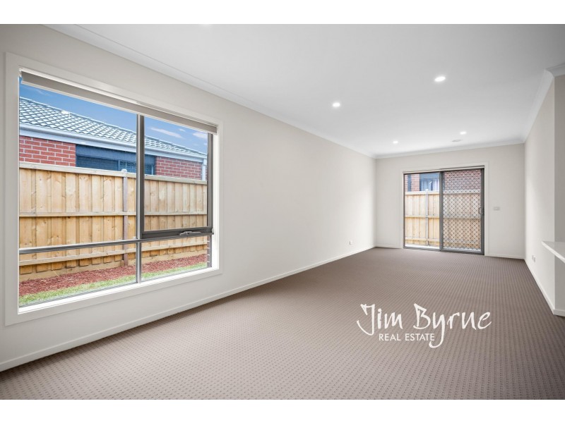 12 ALEXINE STREET, Officer VIC 3809