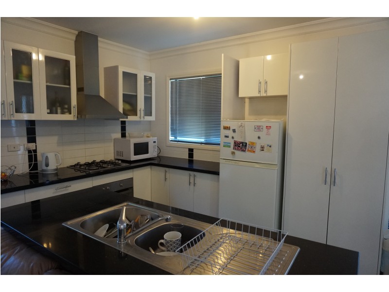 2/15 Plateau Crescent, Hampton Park VIC 3976