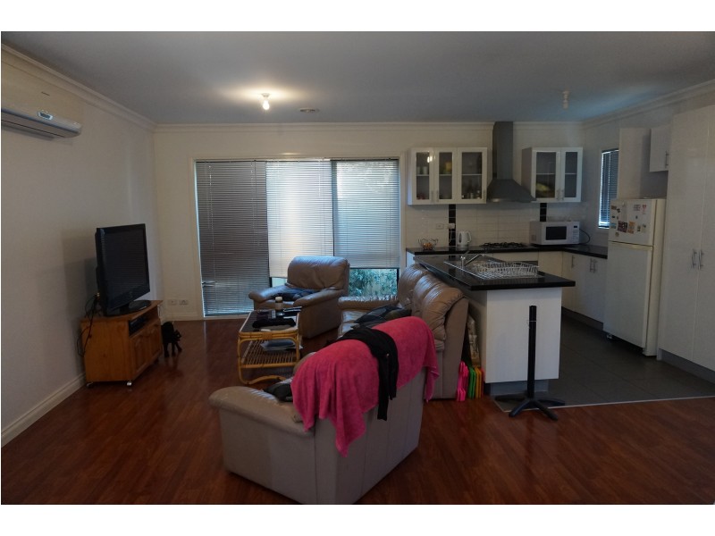 2/15 Plateau Crescent, Hampton Park VIC 3976