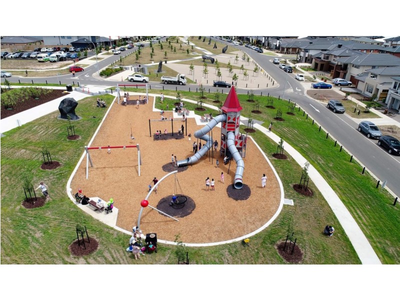 2 COMPTON WAY, Clyde North VIC 3978