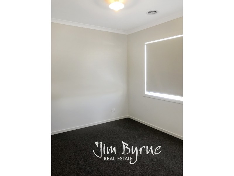 9 LANDSDOWNE AVENUE, Clyde North VIC 3978