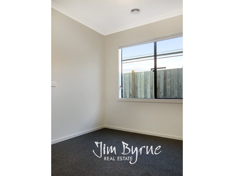 9 LANDSDOWNE AVENUE, Clyde North VIC 3978