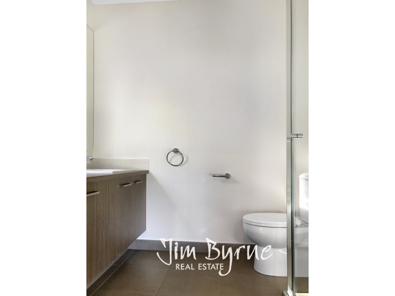 13 LANDSDOWNE AVENUE, Clyde North VIC 3978