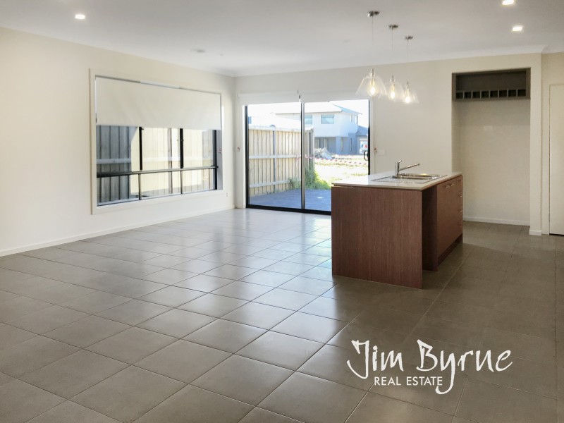 13 LANDSDOWNE AVENUE, Clyde North VIC 3978