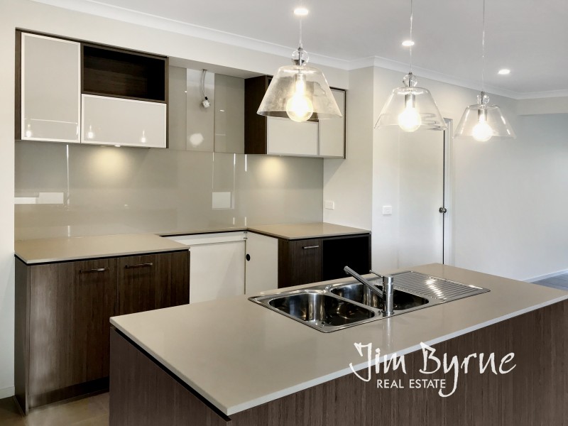 13 LANDSDOWNE AVENUE, Clyde North VIC 3978