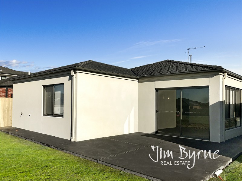 13 LANDSDOWNE AVENUE, Clyde North VIC 3978