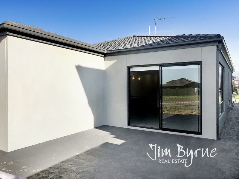 13 LANDSDOWNE AVENUE, Clyde North VIC 3978