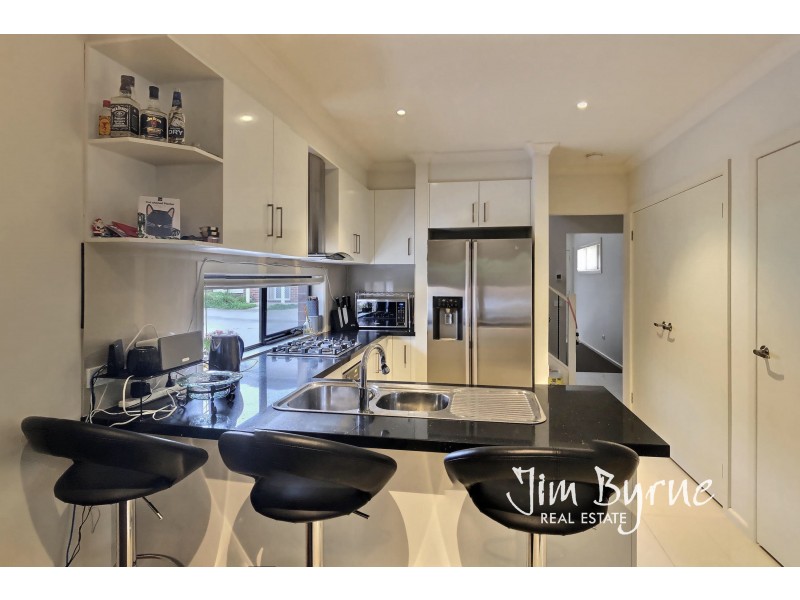 9/2 EDINBURGH DRIVE, Beaconsfield VIC 3807