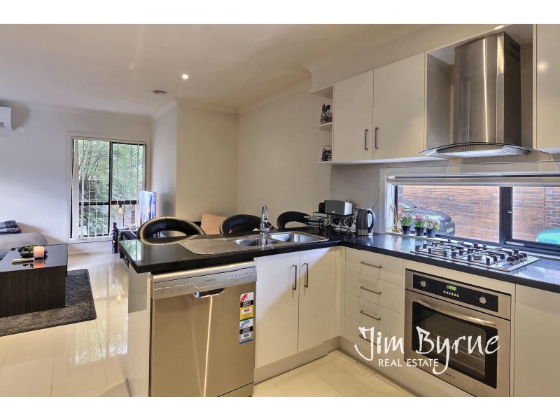 9/2 EDINBURGH DRIVE, Beaconsfield VIC 3807