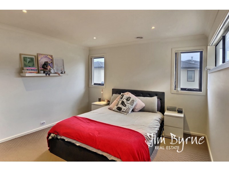 9/2 EDINBURGH DRIVE, Beaconsfield VIC 3807