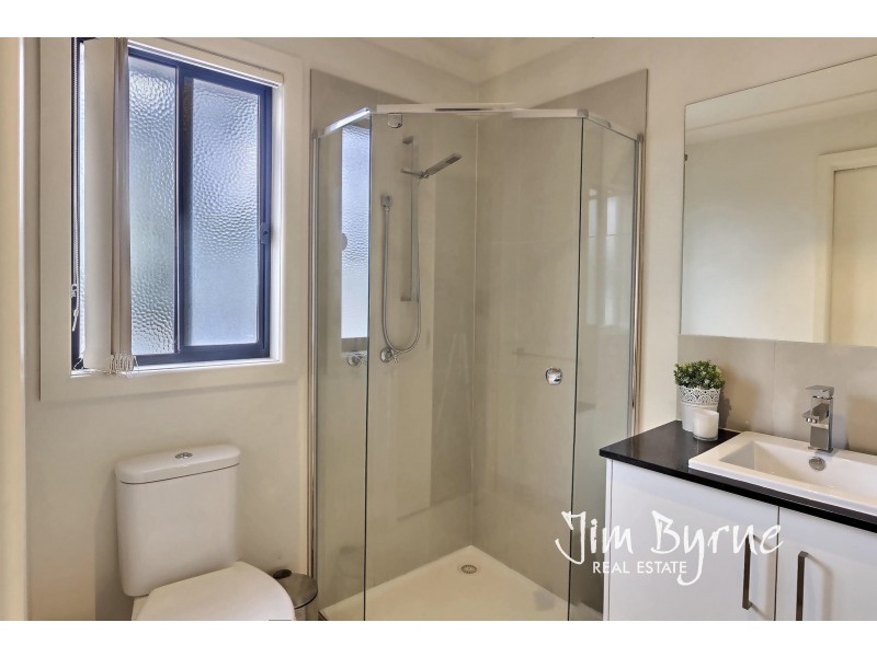 9/2 EDINBURGH DRIVE, Beaconsfield VIC 3807