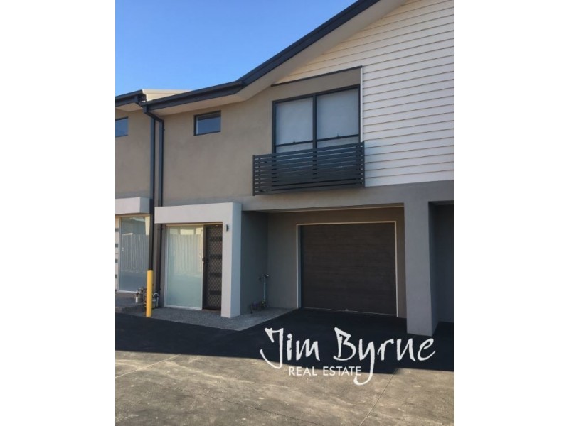7 NEBULA LANE, Cranbourne East VIC 3977