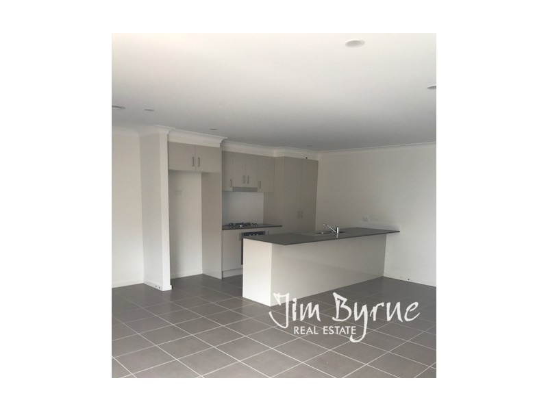 7 NEBULA LANE, Cranbourne East VIC 3977