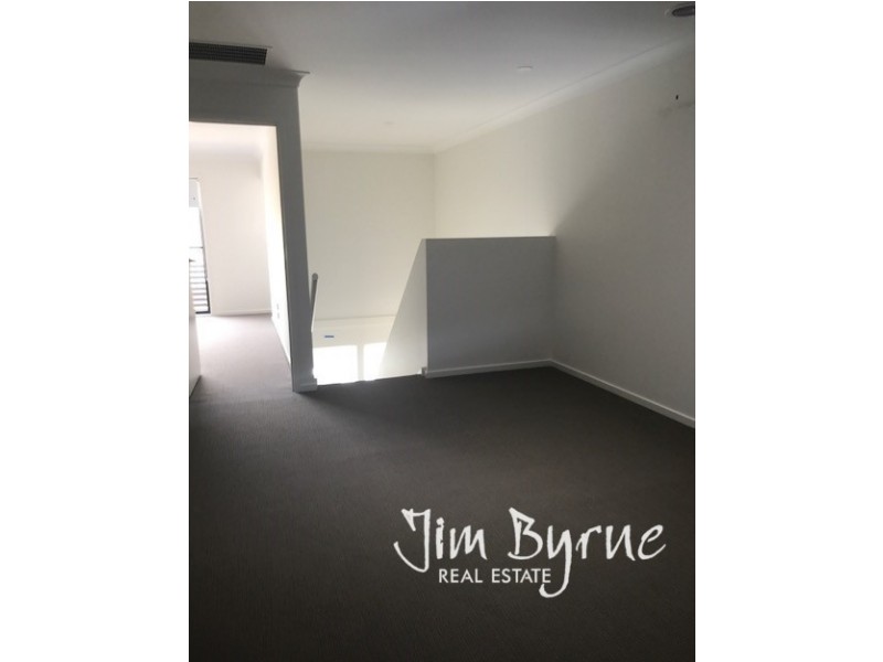 7 NEBULA LANE, Cranbourne East VIC 3977