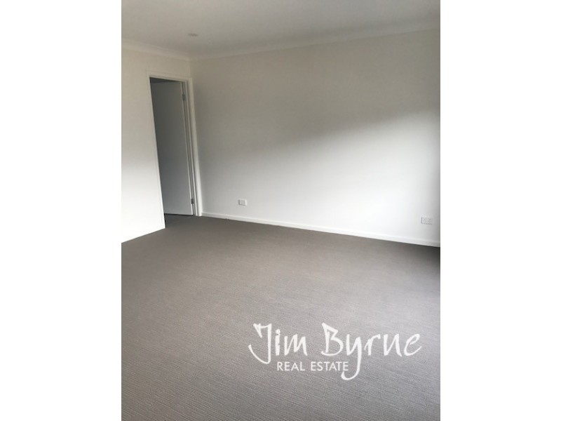 7 NEBULA LANE, Cranbourne East VIC 3977