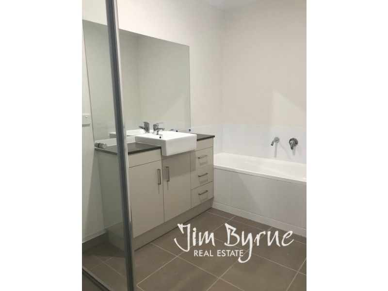 7 NEBULA LANE, Cranbourne East VIC 3977