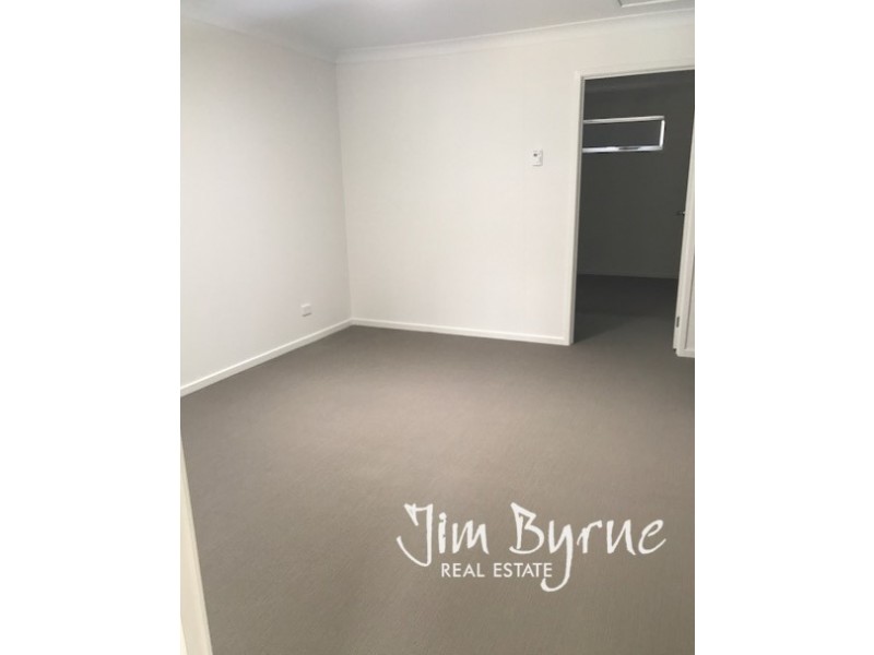 7 NEBULA LANE, Cranbourne East VIC 3977