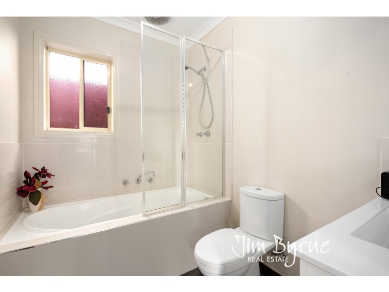 3/4 LIMA PLACE, Pakenham VIC 3810