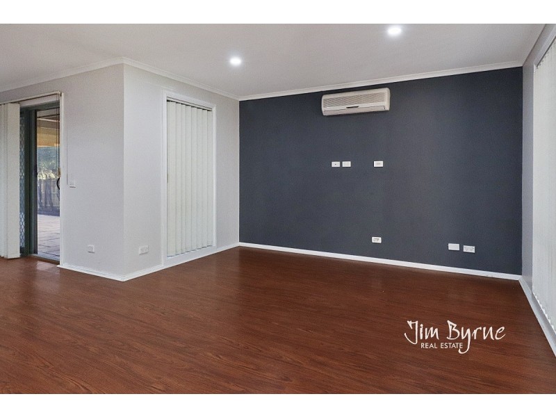 16 JAMIE COURT, Pakenham VIC 3810