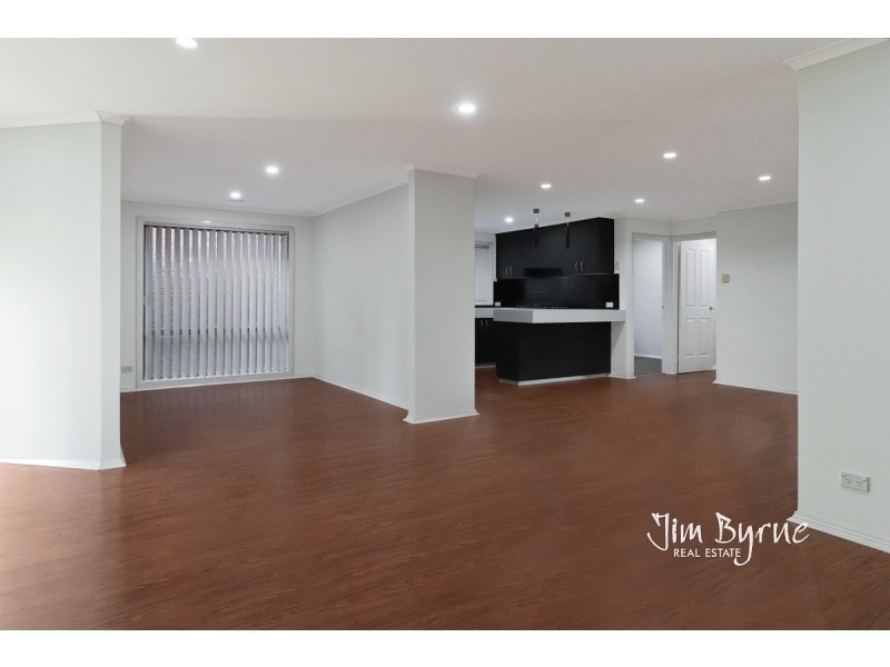 16 JAMIE COURT, Pakenham VIC 3810