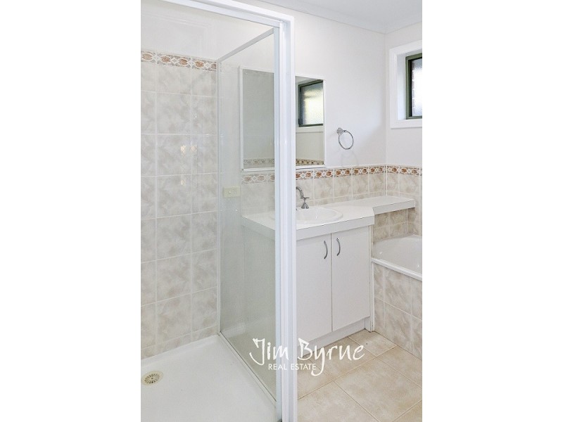 16 JAMIE COURT, Pakenham VIC 3810