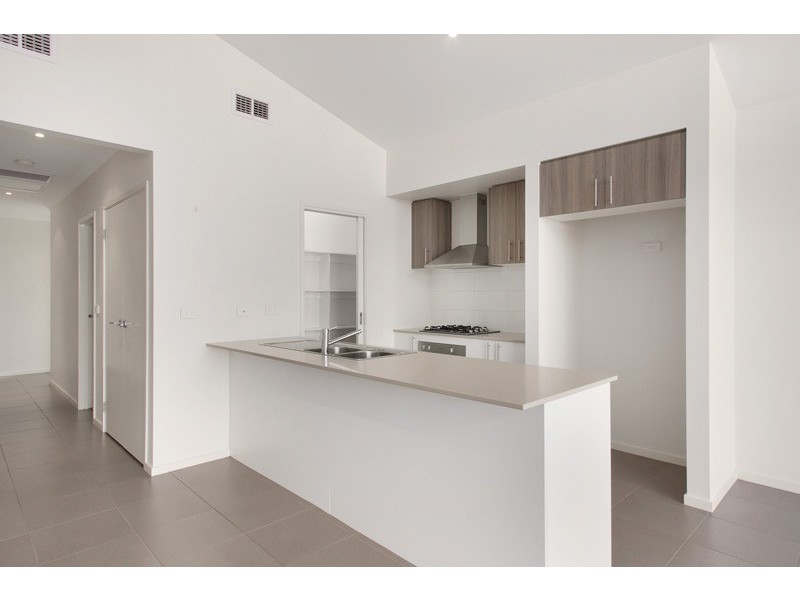 3 Hutton Way, Cranbourne East VIC 3977