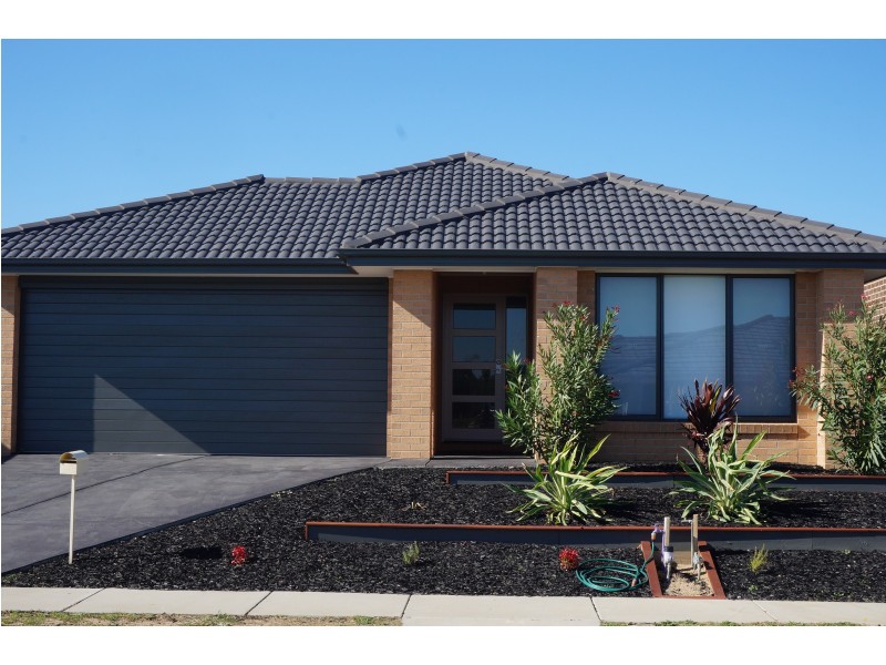 21 Jupiter Crescent, Cranbourne West VIC 3977