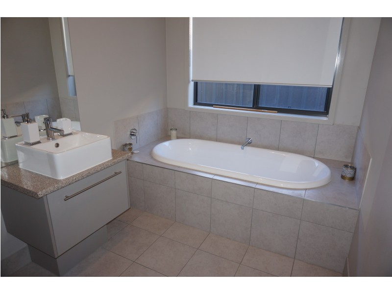 21 Jupiter Crescent, Cranbourne West VIC 3977