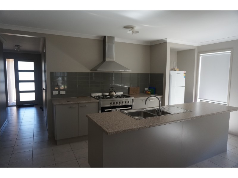 21 Jupiter Crescent, Cranbourne West VIC 3977