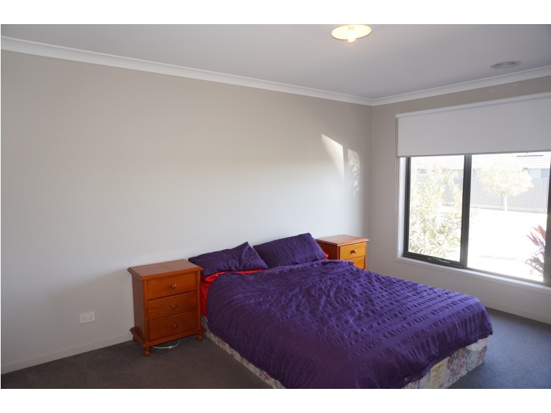 21 Jupiter Crescent, Cranbourne West VIC 3977