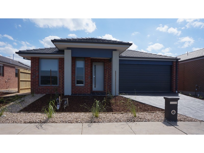 30 Ferrari Drive, Cranbourne East VIC 3977