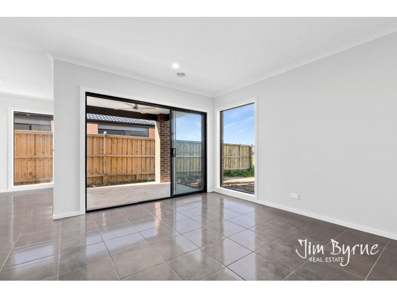 11 Cortajella Avenue, Clyde North VIC 3978