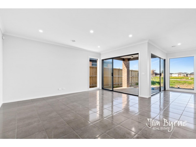 11 Cortajella Avenue, Clyde North VIC 3978