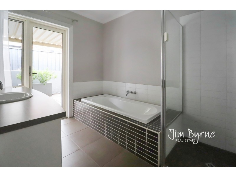 14 Monarch Road, Berwick VIC 3806