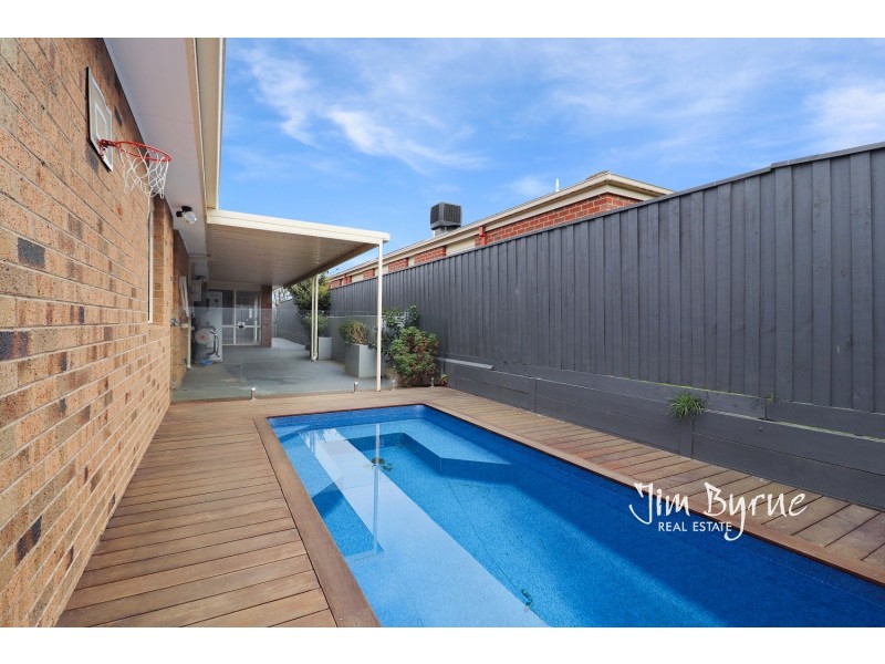 14 Monarch Road, Berwick VIC 3806